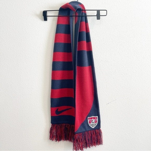 Nike Unisex Scarf Rectangle USA Soccer USMNT Acrylic Tassels Blue Red Reversible - Picture 1 of 9